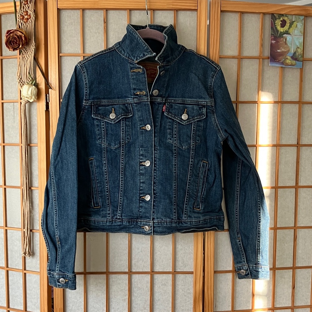Levi Strauss & Co Women's Medium Dark Blue Heavyweight Jean Jacket EUC
